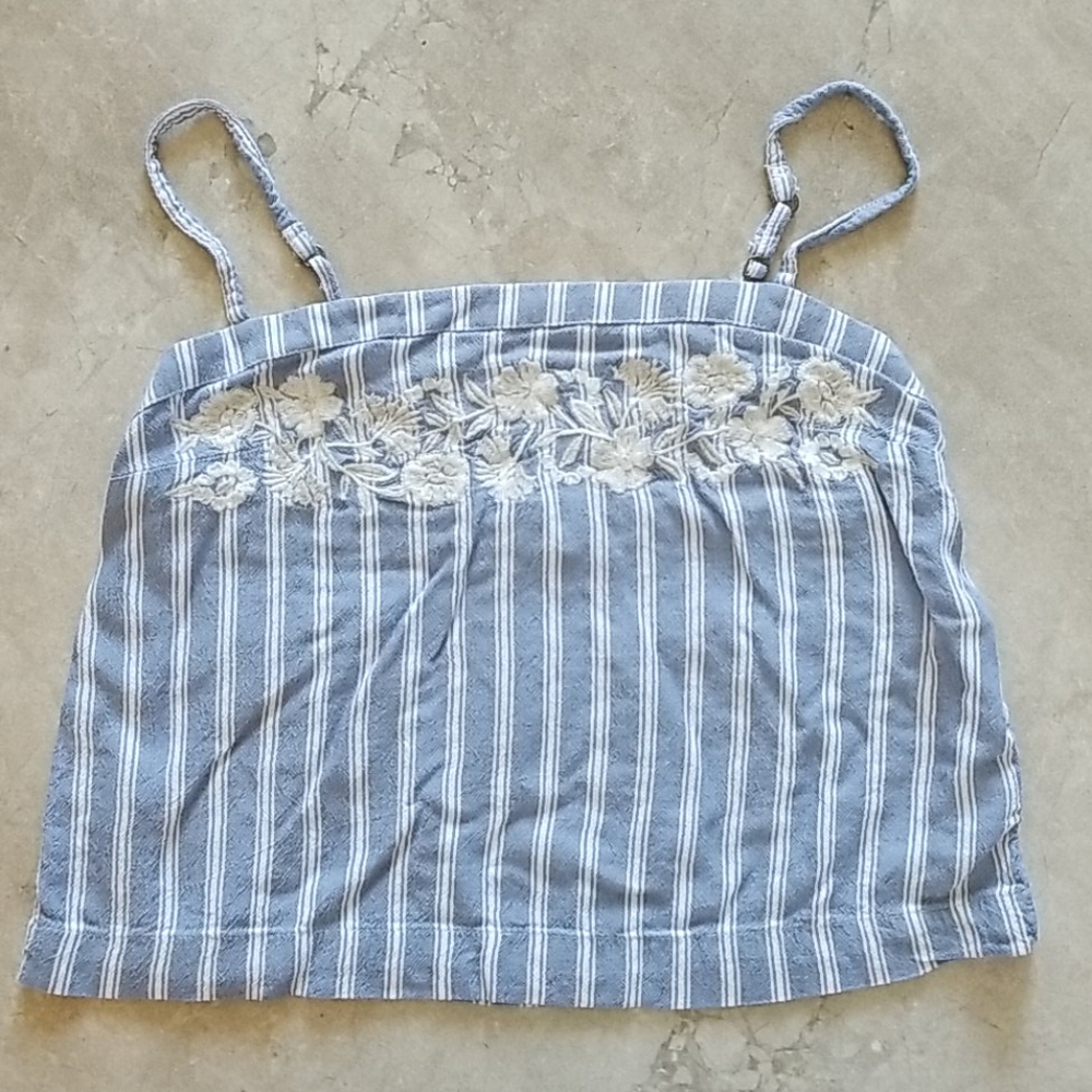 Hollister Embroidered Cropped Shirt Size Small